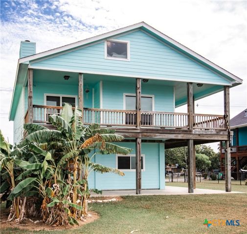 214 E Bay Avenue, Seadrift, TX 77983