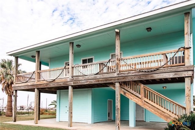 214 E Bay Avenue, Seadrift, TX 77983