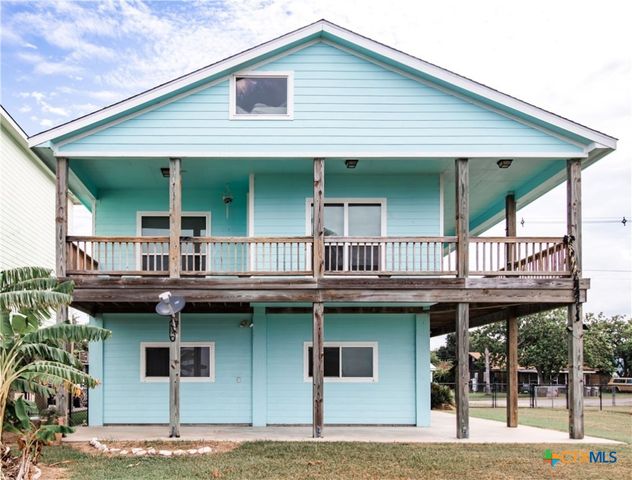 214 E Bay Avenue, Seadrift, TX 77983