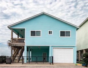 214 E Bay Avenue, Seadrift, TX 77983