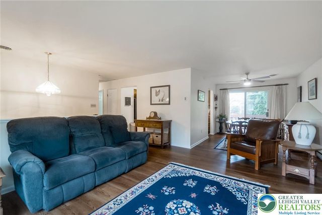 368 Oxford Drive, Bethlehem City, PA 18017