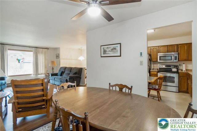 368 Oxford Drive, Bethlehem City, PA 18017