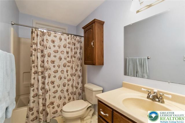 368 Oxford Drive, Bethlehem City, PA 18017