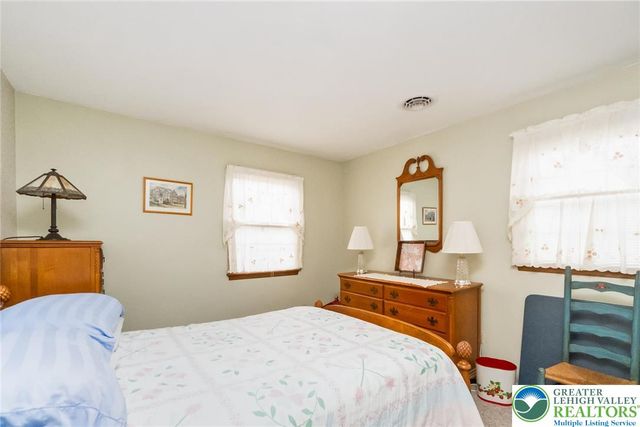 368 Oxford Drive, Bethlehem City, PA 18017