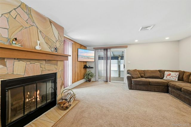 26 Charles Circle, Islip, NY 11751