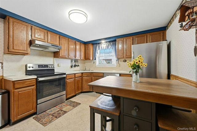 26 Charles Circle, Islip, NY 11751