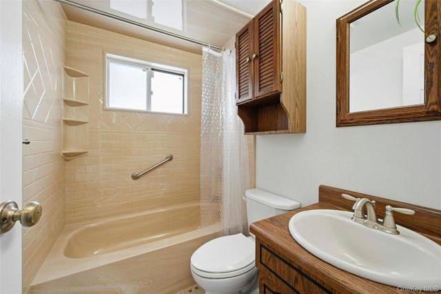 26 Charles Circle, Islip, NY 11751