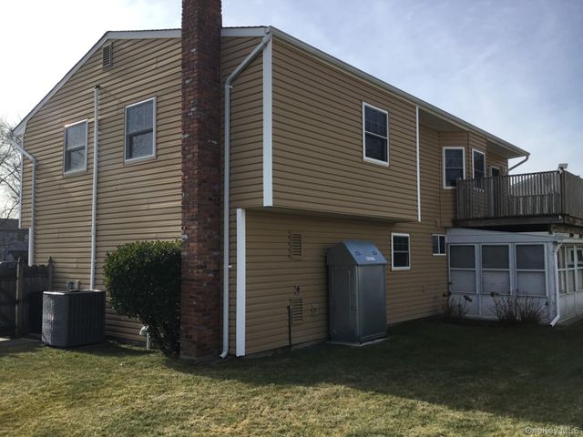 26 Charles Circle, Islip, NY 11751