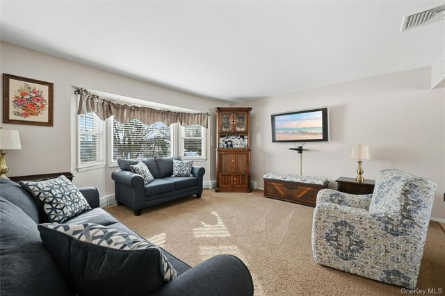 26 Charles Circle, Islip, NY 11751