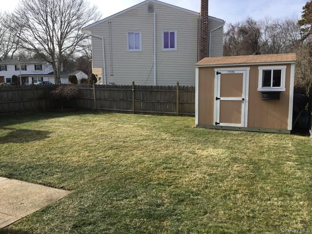 26 Charles Circle, Islip, NY 11751