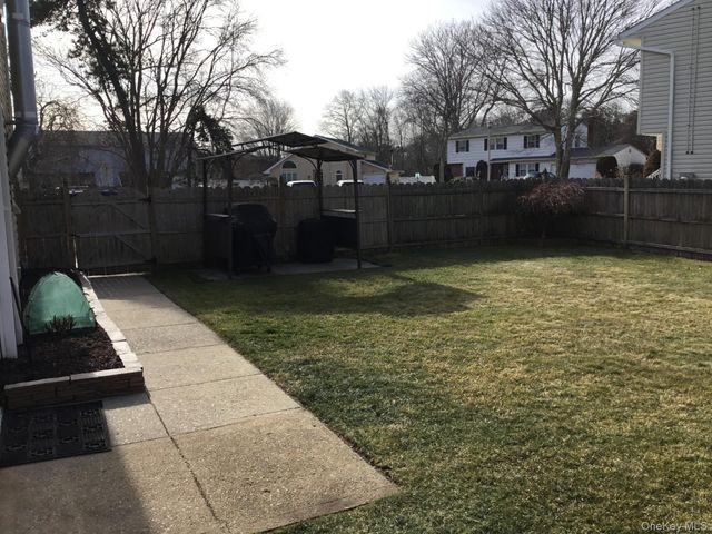 26 Charles Circle, Islip, NY 11751