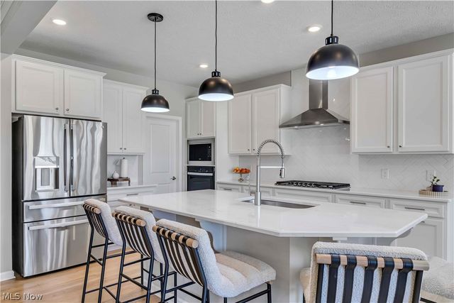 520 Forecastle Court, Avon Lake, OH 44012