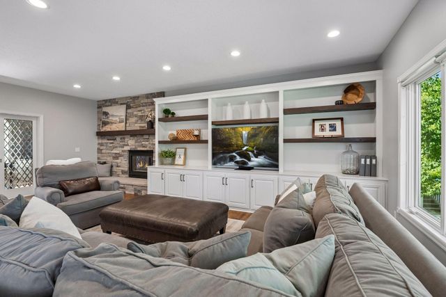 9190 Victoria Drive, Eden Prairie, MN 55347