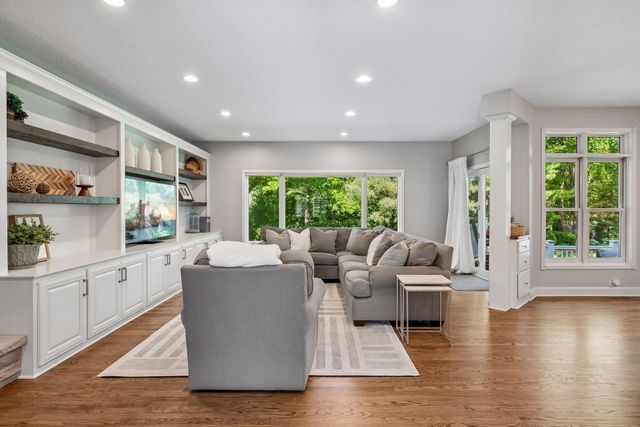 9190 Victoria Drive, Eden Prairie, MN 55347