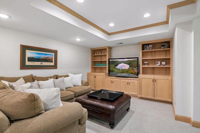 9190 Victoria Drive, Eden Prairie, MN 55347