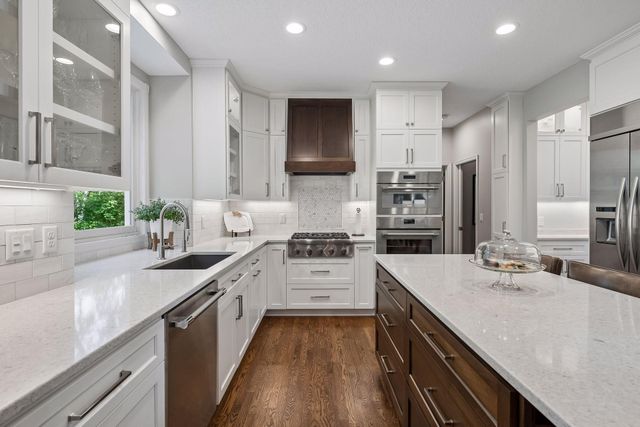 9190 Victoria Drive, Eden Prairie, MN 55347