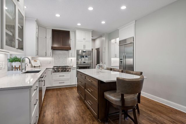 9190 Victoria Drive, Eden Prairie, MN 55347