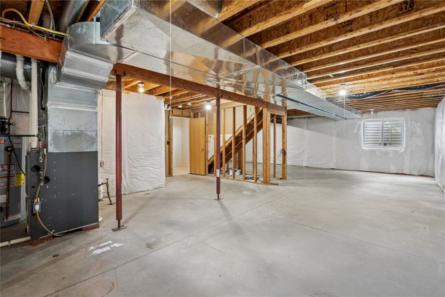 7912 Aspen Drive, West Des Moines, IA 50266