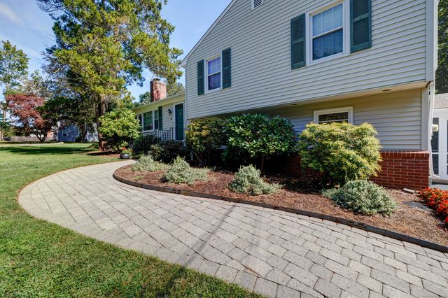 42 Horseshoe Road, Guilford, CT 06437