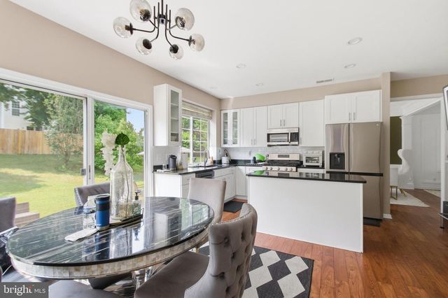 5880 MOONBEAM DR, Woodbridge, VA 22193