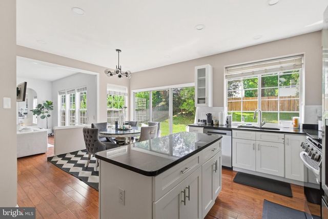 5880 MOONBEAM DR, Woodbridge, VA 22193