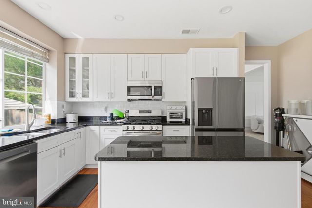 5880 MOONBEAM DR, Woodbridge, VA 22193