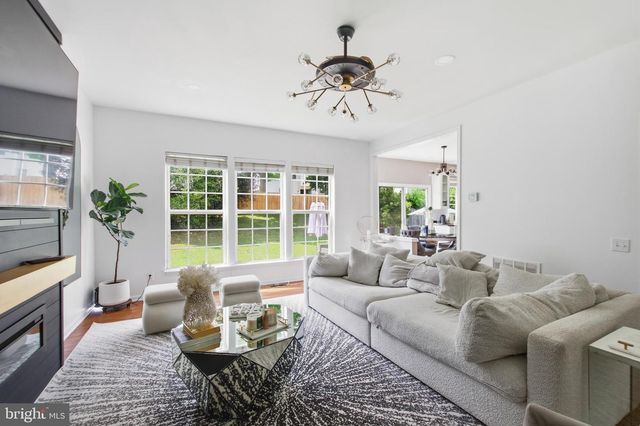 5880 MOONBEAM DR, Woodbridge, VA 22193