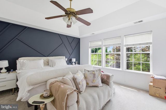 5880 MOONBEAM DR, Woodbridge, VA 22193