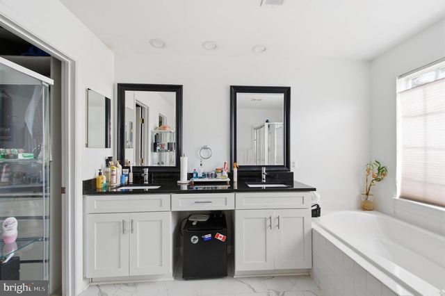 5880 MOONBEAM DR, Woodbridge, VA 22193