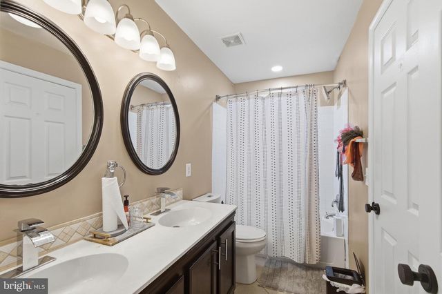 5880 MOONBEAM DR, Woodbridge, VA 22193