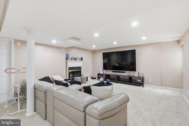5880 MOONBEAM DR, Woodbridge, VA 22193