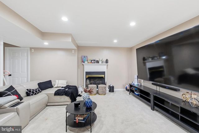 5880 MOONBEAM DR, Woodbridge, VA 22193