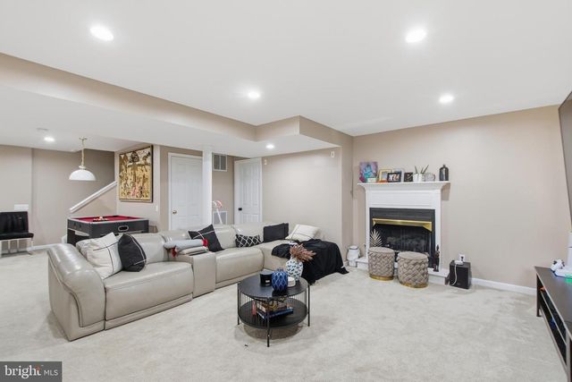 5880 MOONBEAM DR, Woodbridge, VA 22193