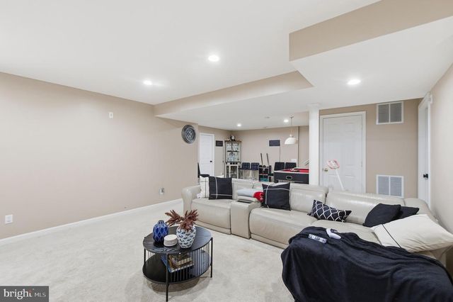 5880 MOONBEAM DR, Woodbridge, VA 22193
