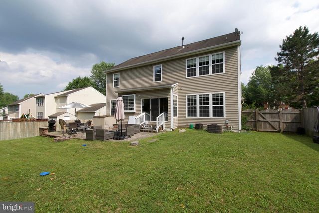 5880 MOONBEAM DR, Woodbridge, VA 22193
