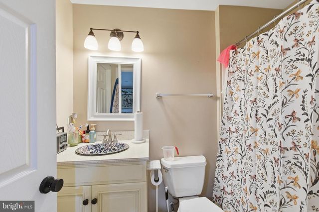 5880 MOONBEAM DR, Woodbridge, VA 22193