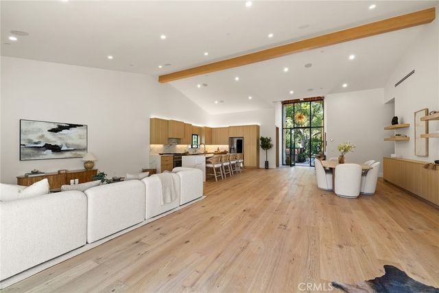 5750 Stansbury Avenue, Sherman Oaks, CA 91401