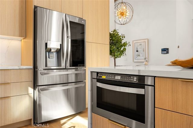 5750 Stansbury Avenue, Sherman Oaks, CA 91401