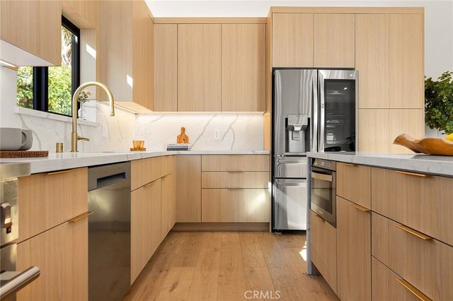 5750 Stansbury Avenue, Sherman Oaks, CA 91401