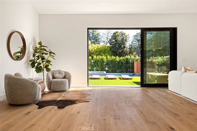 5750 Stansbury Avenue, Sherman Oaks, CA 91401