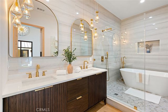 5750 Stansbury Avenue, Sherman Oaks, CA 91401