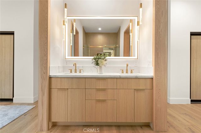 5750 Stansbury Avenue, Sherman Oaks, CA 91401