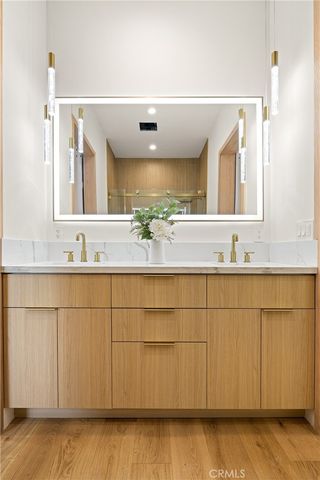 5750 Stansbury Avenue, Sherman Oaks, CA 91401