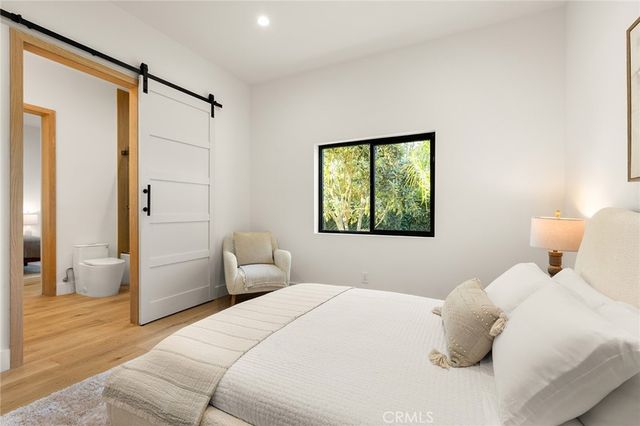 5750 Stansbury Avenue, Sherman Oaks, CA 91401