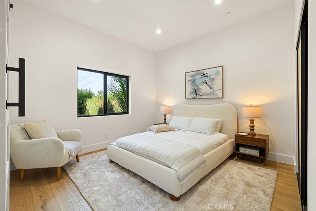 5750 Stansbury Avenue, Sherman Oaks, CA 91401