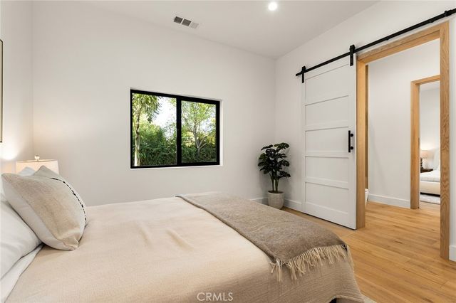 5750 Stansbury Avenue, Sherman Oaks, CA 91401