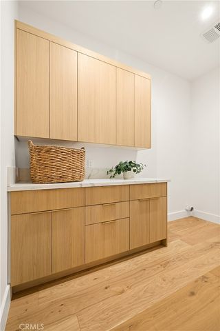 5750 Stansbury Avenue, Sherman Oaks, CA 91401