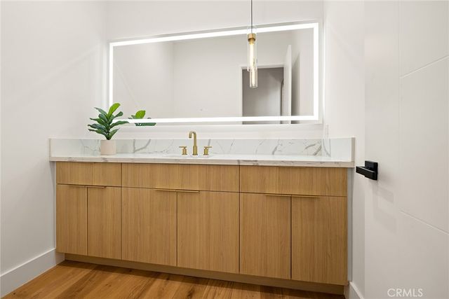 5750 Stansbury Avenue, Sherman Oaks, CA 91401