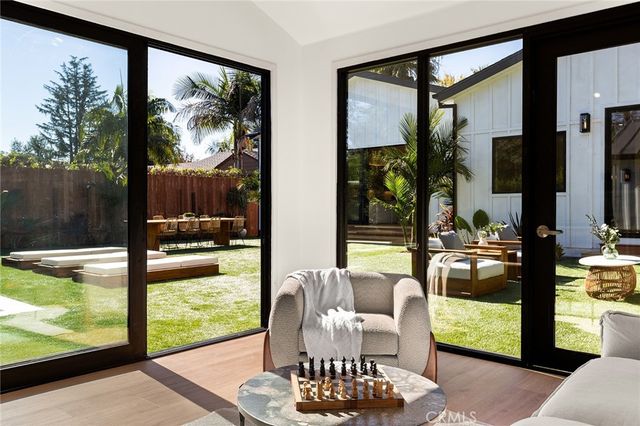 5750 Stansbury Avenue, Sherman Oaks, CA 91401