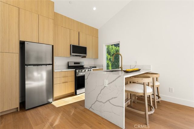 5750 Stansbury Avenue, Sherman Oaks, CA 91401